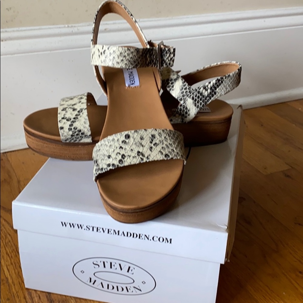 Steve Madden platform sandal